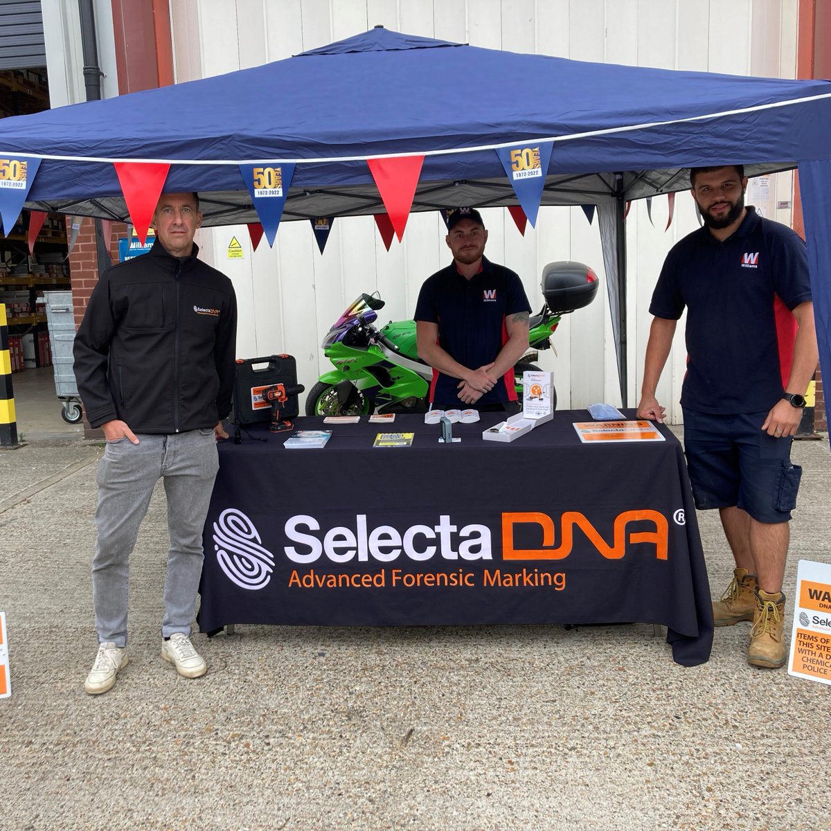 Williams_Co's tweet image. Stop number 2 on our Tool Crime Roadshow! 🚚

The Team are all set up at Crayford and raring to go! 🙌 Drop by the branch to grab a bacon roll, get your tools marked and pick up your @selectadna pack.

#FightToolCrime #ToolMarking #ToolCrimeRoadshow  #ToolTheft @BusinessCrimeUK