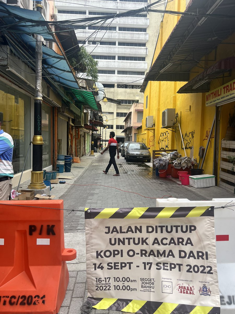 johobaru's tweet photo. Jalan2 ke tapak Kopi O Rama telah mula ditutup.
Malam kita setting sikit n esok kita jumpa 🏕
Kopi O Rama X Serba Serbi Vintage Market
16 & 17 Sept area Pawagam Broadway
#KOR22
#KopiORama
#JOHO2022 https://t.co/jweU57460F