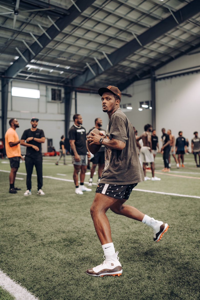 sequencecco's tweet photo. Athletes First. Train the Best. Trained by the Best. #familyties We going to call this the @deshaunwatson collection🐐 ft @MicahhParsons11 🤞🏾🏆📸✨

More on instagram- https://t.co/wOiujICUil

https://t.co/TWN6dU2Lsu
#krsmediaco #nfl #bestofthebest #c4energy #ea #Madden23 https://t.co/CYXslxwi1C