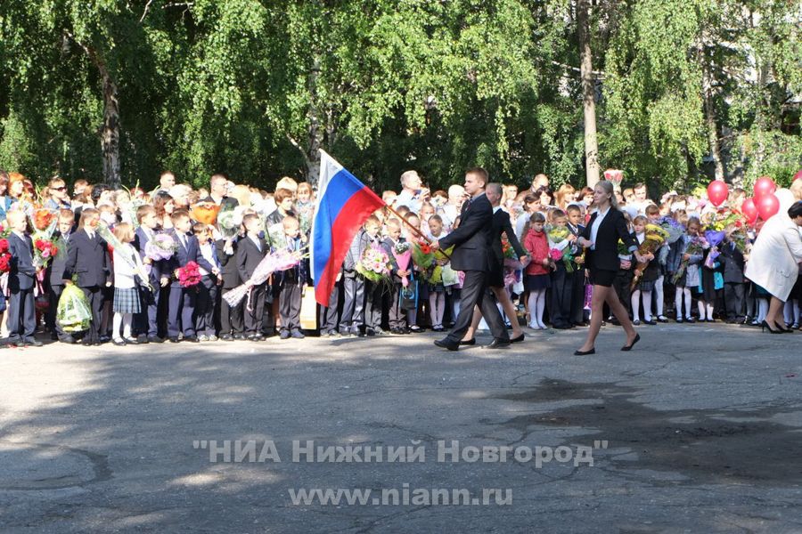 NIA_NN's tweet photo. Церемонию поднятия флага в нижегородских школах зимой и осенью рекомендуется проводить в помещениях

Церемония поднятия флага России еженедельно проходит в некоторых нижегородских школах уже с 25 апреля. С 1 сентября церемония поднятия флага в начале… https://t.co/G0nifhoVQf https://t.co/bVlYhPPyws