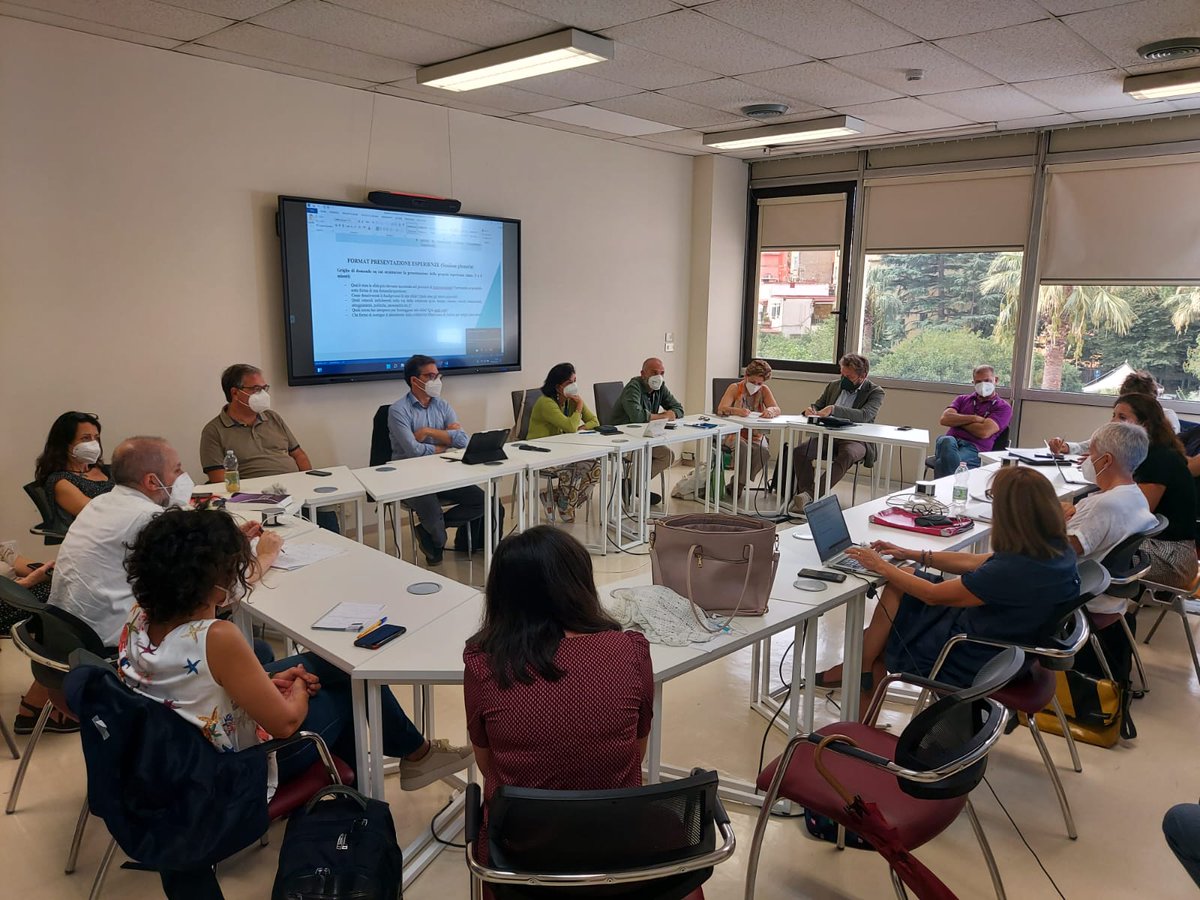 An #AuroraAlliance seminar on innvating teaching and learning <a href="/aurora_org/">Aurora</a> <a href="/AuroraUNINA/">Aurora F2</a> How and why aurorize our courses