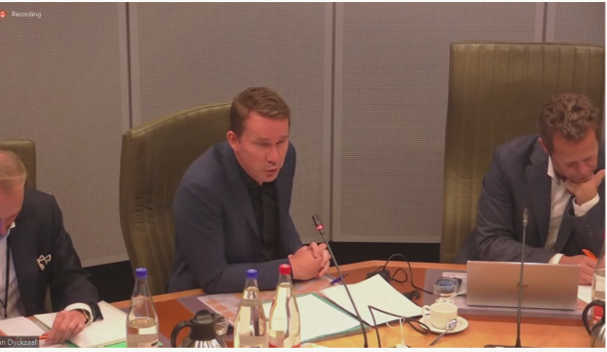 "Voor veel ondernemers staat door exploderende energiefactuur het water aan de lippen. Er is nood aan snelle steun die toegankelijk is voor zelfstandigen en kmo’s", zegt <a href="/DannyVanAssche/">Danny Van Assche</a> tijdens hoorzitting Commissie Economie <a href="/vlaparl/">Vlaams Parlement</a>. <a href="/UNIZOvzw/">UNIZO</a> heeft voorstellen klaar.