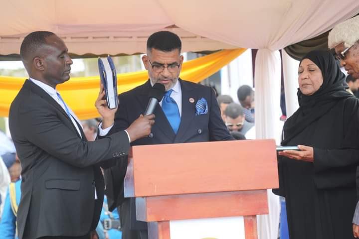 WembeKe's tweet photo. @A_S_Nassir  officially sworn in as the 2nd Governor of Mombasa county. https://t.co/dFoaa71j8b https://t.co/3gbPRVIhJj