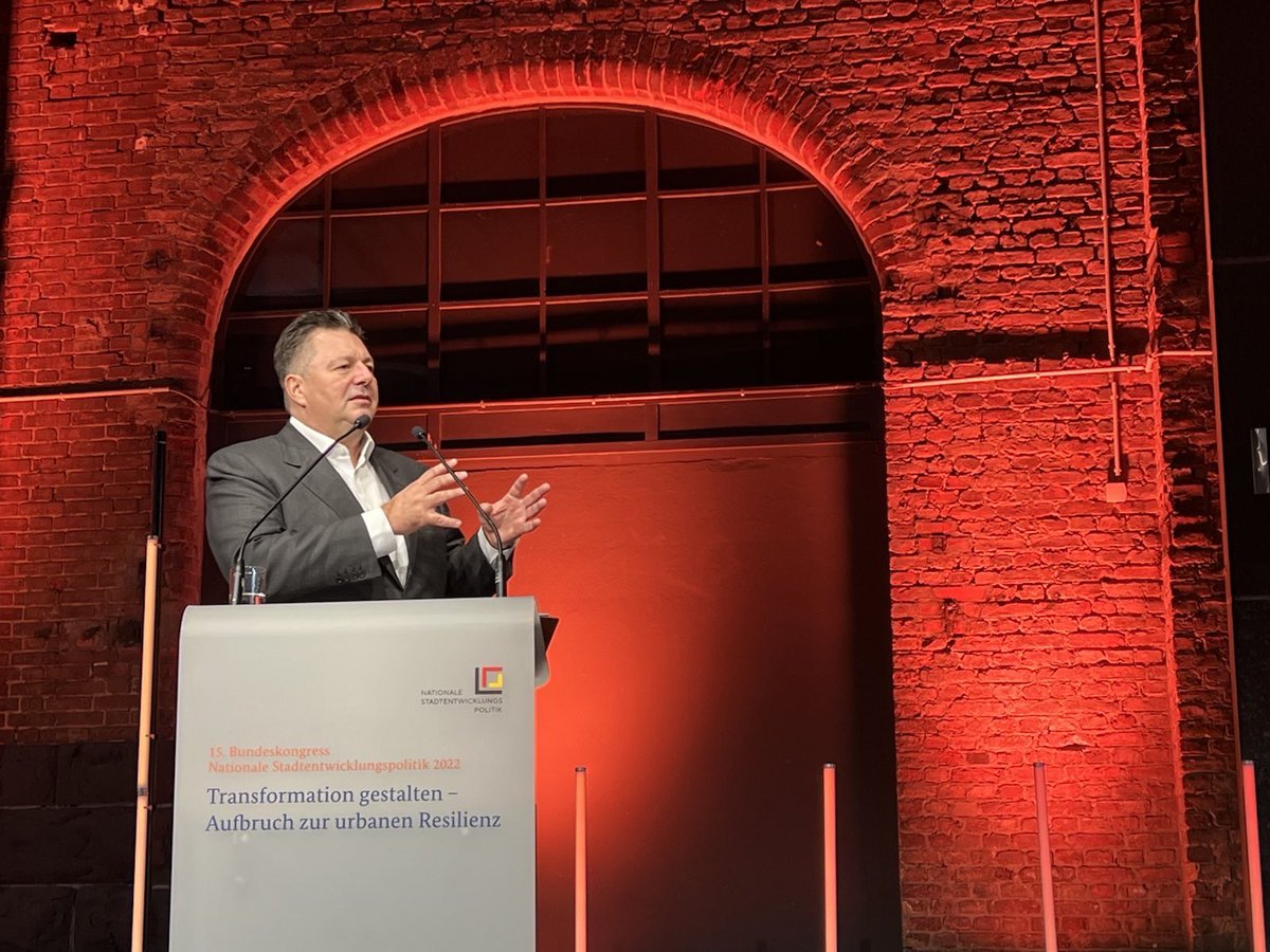 @Bausenator Andreas Geisel spricht beim Bundeskongress Nationale Stadtentwicklungspolitik #NSP über die integrative Kraft des #Quartiersmanagements, #Mieterschutz und die Notwendigkeit,  unsere Städte sozial zu gestalten und lebenswert zu entwickeln.