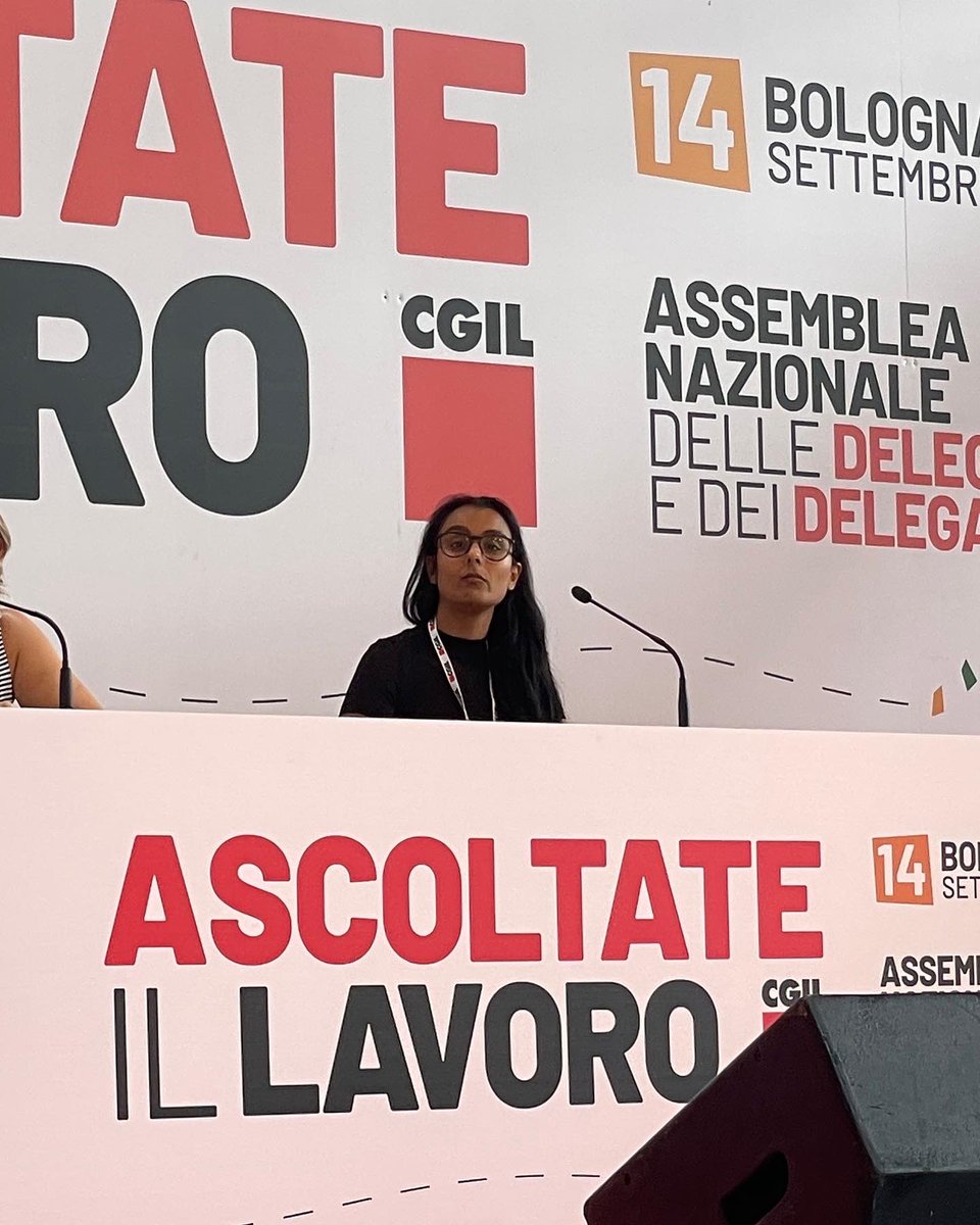 flaicgil's tweet photo. 🟥 ASCOLTATE IL LAVORO 
Scatti 📸 dalla straordinaria Assemblea nazionale delle delegate e dei delegati della @cgilnazionale a #Bologna il 7 settembre. Dal palco gli interventi di Rosetta D’Oria e Laura Hardeep @FlaiPuglia @FlaiFrLt @collettiva_news https://t.co/WjwRqQOCRW