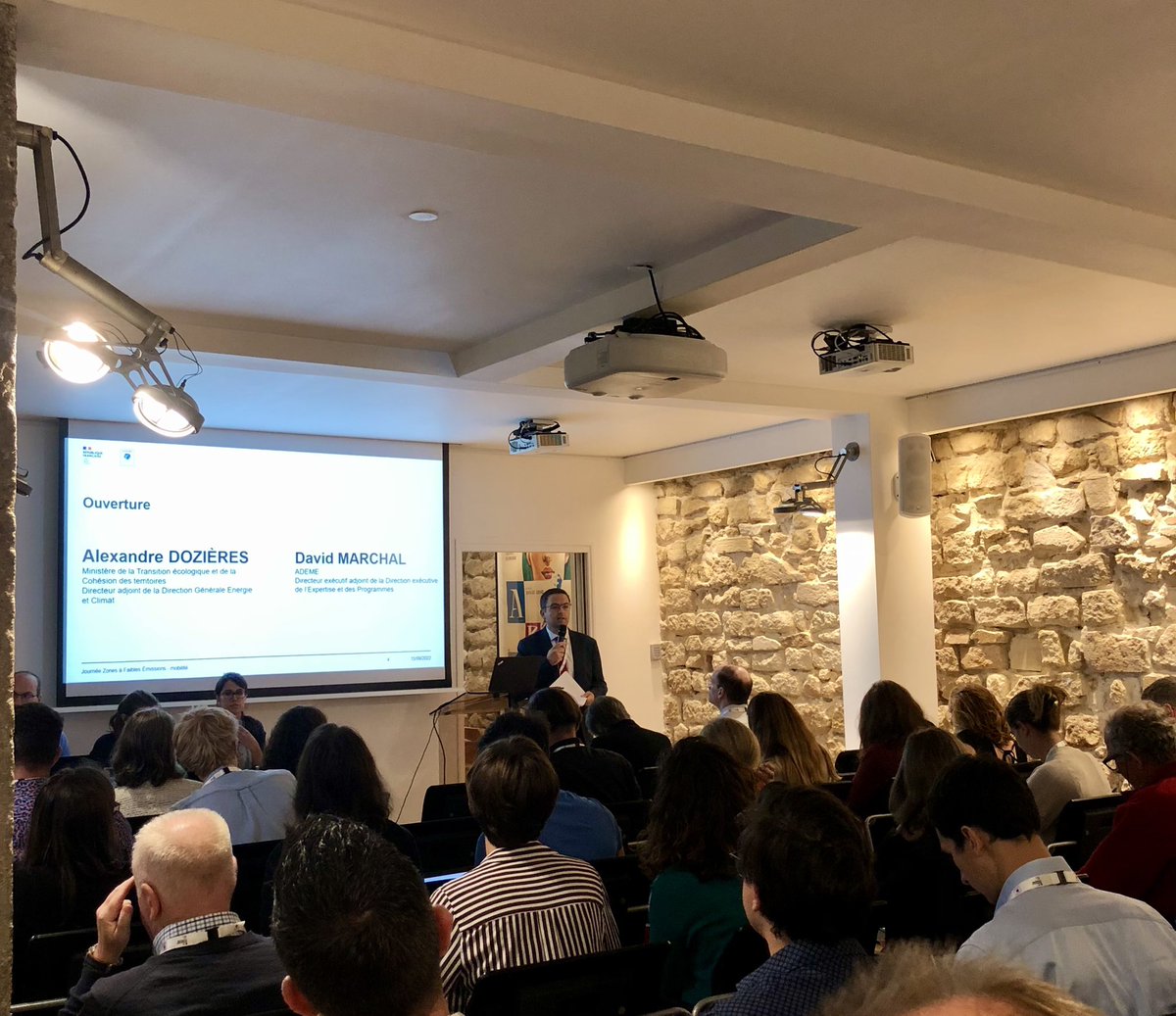 BSegre's tweet photo. 🎤Journée ZFE-m organisée par l’@Ademe en présence du @Ecologie_Gouv 
Les #CollTerr nombreuses et réunies autour du sujet #zonesàfaiblesemissions : une façon de repenser la mobilité des personnes et des marchandises, un accélérateur de #transition https://t.co/BqkdACW5yK