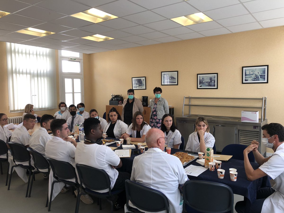 CHChateaurouxLB's tweet photo. Visite dans les services et table ronde avec les professionnels de santé du @CHChateaurouxLB pour les étudiants de la nouvelle licence accès santé de #Chateauroux ! Début d’un partenariat dynamique ! 😃👍 https://t.co/PvbXMAO1zN