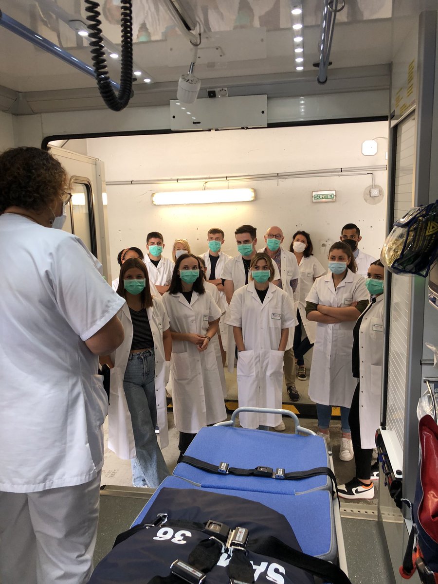 CHChateaurouxLB's tweet photo. Visite dans les services et table ronde avec les professionnels de santé du @CHChateaurouxLB pour les étudiants de la nouvelle licence accès santé de #Chateauroux ! Début d’un partenariat dynamique ! 😃👍 https://t.co/PvbXMAO1zN