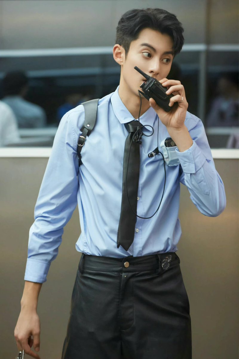 sunsetl18758253's tweet photo. police and gangster movie pls
😳😳

#DylanWang #WangHedi #王鹤棣 
#GreatEscape #GreatEscapeS4 https://t.co/UmcFVr5f24