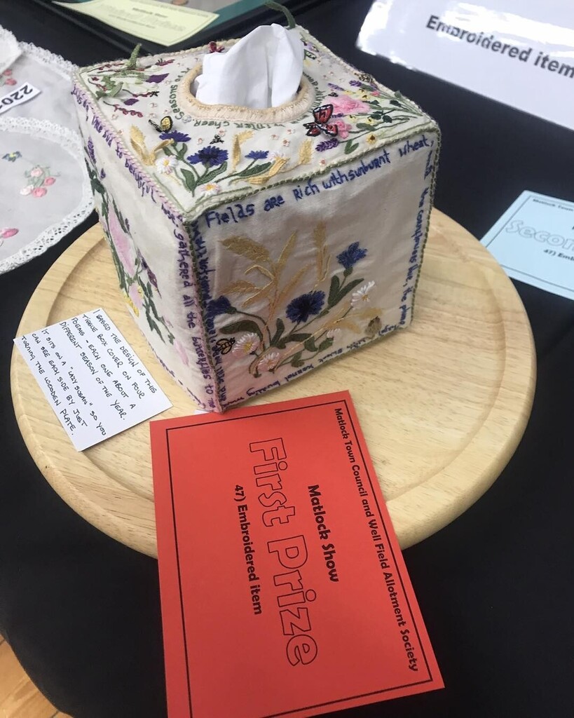 The embroidery on this tissue box cover is exquisite! Well deserved win of it Best Handicraft.  #matlockshow2022 #matlockshow #matlocktowncouncil #wellfieldallotments instagr.am/p/CihV7uTI6zR/