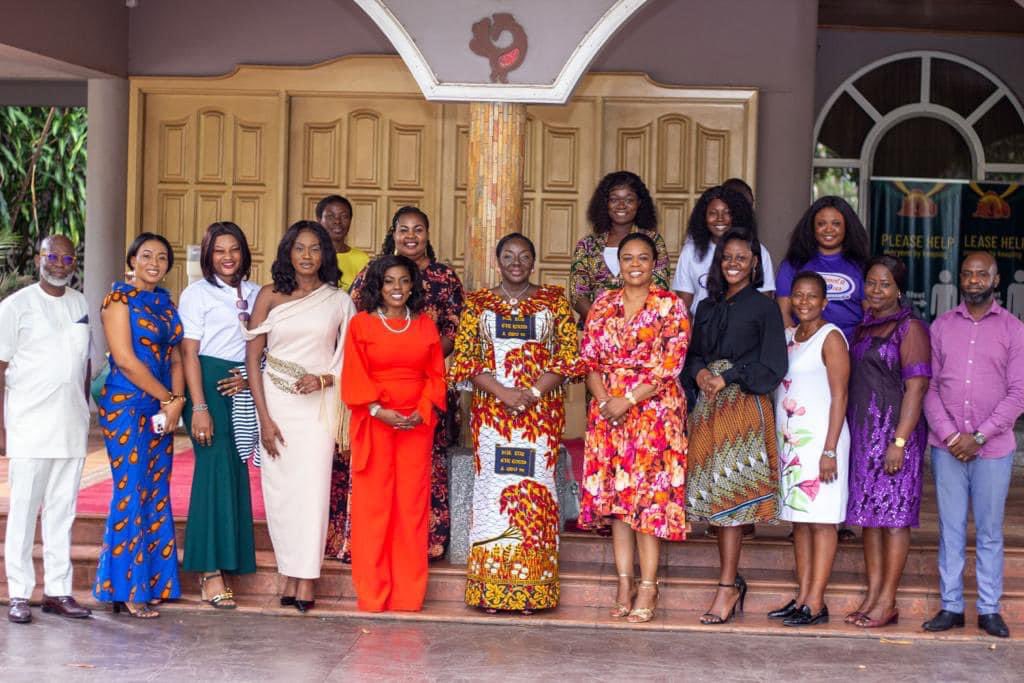 jesisca_twumasi's tweet photo. A visit to her Royal Highness, Lady Julia Osei Tutu, wife of HRM Otumfuo Osei Tutu II—the Asantehene, at the @ManhyiaPalace.
#NUGS
#WomenInPower
#LadyJet https://t.co/ay4wFR6Foi