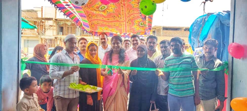 udayrupani's tweet photo. నేరేడుచర్ల మున్సిపాలిటీ పరిధిలోని MLG రోడ్ నందు JPS మిల్క్ సెంటర్ ను TRS పార్టీ పట్టణ అధ్యక్షురాలు &amp; మున్సిపాలిటీ వైస్ చైర్మన్ @SrilathareddyC గారిచే ప్రారంభించడం జరిగినది.
ఇట్టి కార్యక్రమంలో తెరాస పట్టణ నాయకులు, కార్యకర్తలు తదితరులు పాల్గొన్నారు... https://t.co/6YXZpFcevp