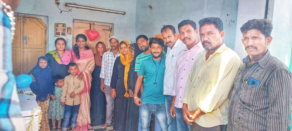 udayrupani's tweet photo. నేరేడుచర్ల మున్సిపాలిటీ పరిధిలోని MLG రోడ్ నందు JPS మిల్క్ సెంటర్ ను TRS పార్టీ పట్టణ అధ్యక్షురాలు &amp; మున్సిపాలిటీ వైస్ చైర్మన్ @SrilathareddyC గారిచే ప్రారంభించడం జరిగినది.
ఇట్టి కార్యక్రమంలో తెరాస పట్టణ నాయకులు, కార్యకర్తలు తదితరులు పాల్గొన్నారు... https://t.co/6YXZpFcevp