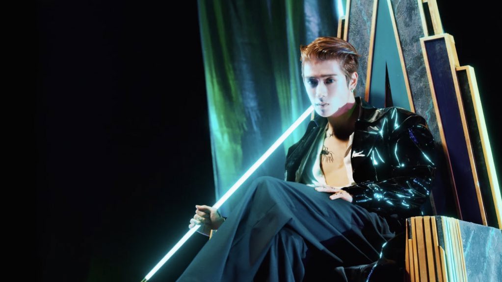 jaehvunism's tweet image. jaehyun at his rightful place 👑