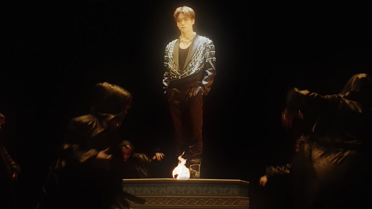 jaehvunism's tweet image. jaehyun at his rightful place 👑
