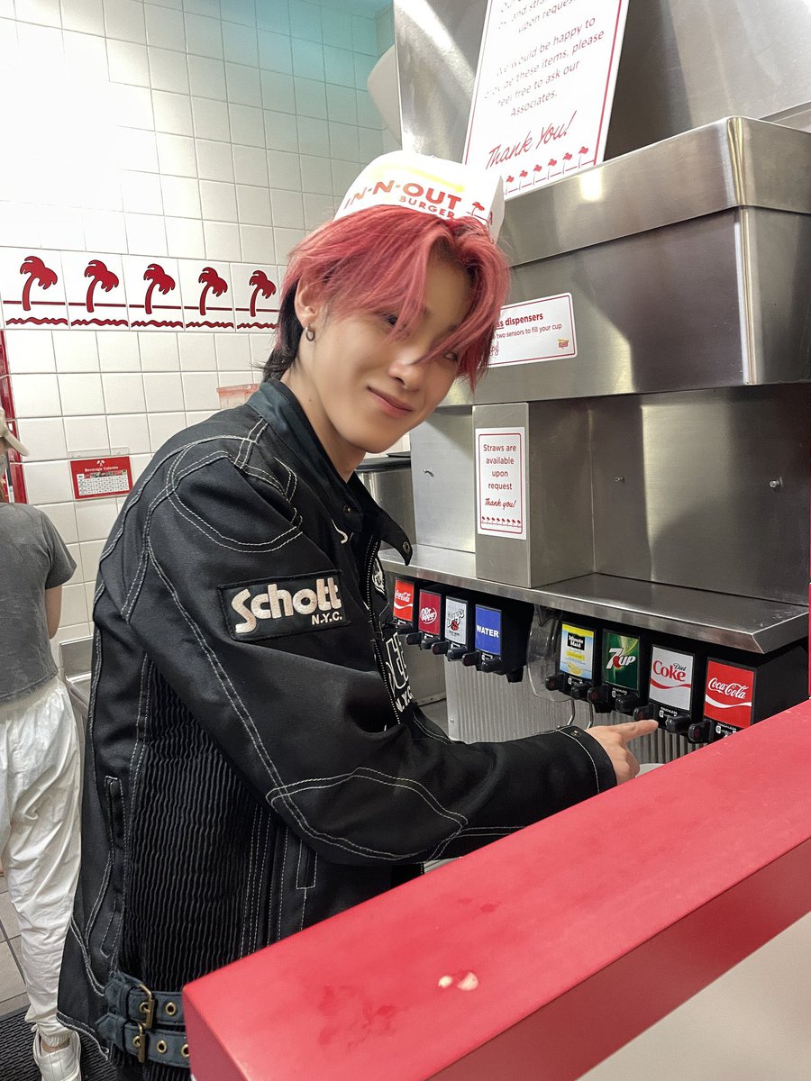 yongha_source's tweet photo. #용하 🖤 220915 fns update https://t.co/zQbSxtscXR