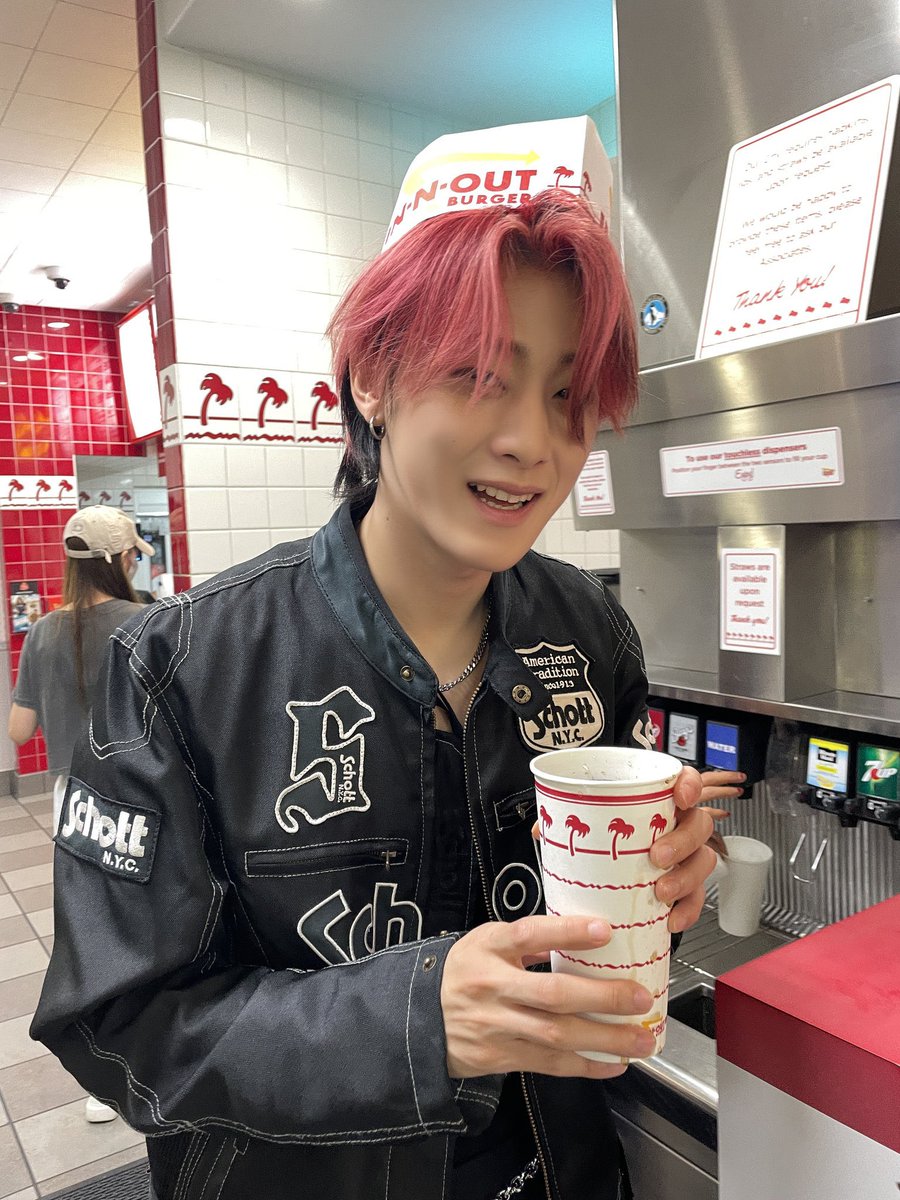 yongha_source's tweet photo. #용하 🖤 220915 fns update https://t.co/zQbSxtscXR