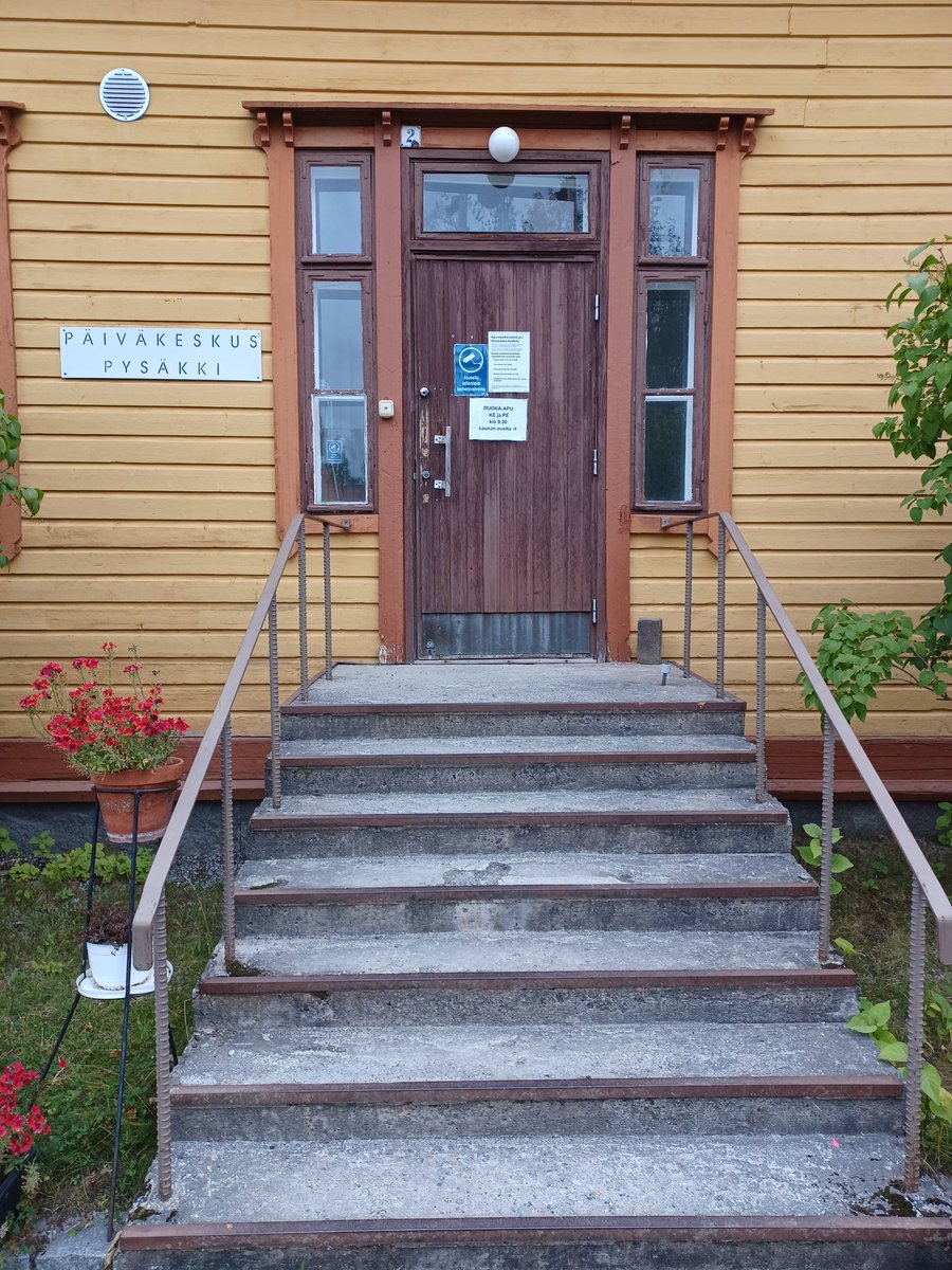 JenniEmiliaR's tweet photo. Tämä on monelle tärkeä ovi Iisalmessa, jonka takaa voi avautua uusia ovia. Päiväkeskuksissa tehdään monipuolista työtä, johon olen päässyt viime kuukausina tutustumaan. @sininauhaliitto #päiväkeskus https://t.co/1Mf7Ln8yqJ