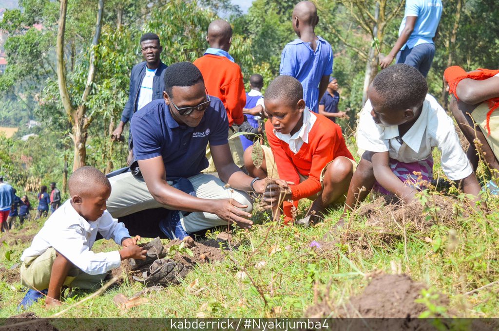 MugisaCreven's tweet photo. To serve above self creates a feeling of contentment and Joy. The self act of ensure that people around you are smiling and appreciating LIFE and accessing all basic needs. My first experience @RctKampalaSouth at #Nyakijumba7 was a justification to commit to more experiences. https://t.co/W3XPVwIqP3