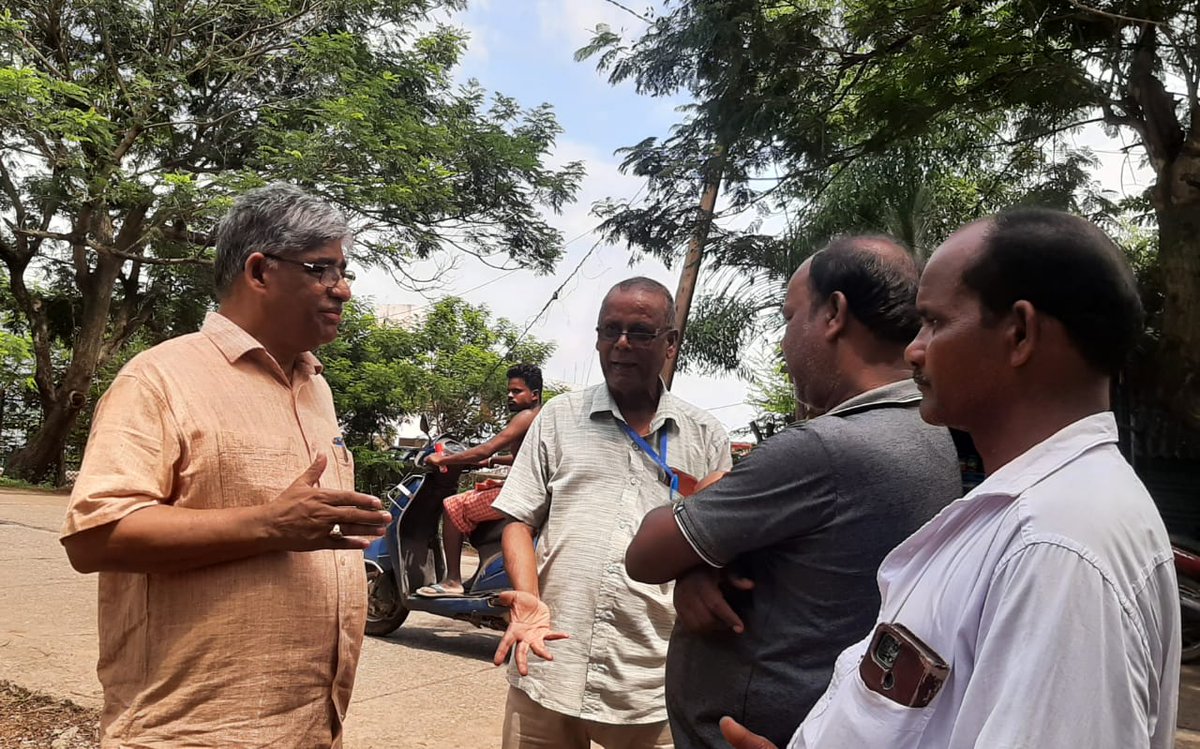 CYSDOdisha's tweet photo. The Post-Floods situation in Odisha has become critical. Shri #Jagadananda in a visit to #Kanasblock of #Puridistrict interacts with local volunteers of #Chupuring GP to understand the real situation of affected families and carve out the plans to restore their livelihoods. https://t.co/6doWqriYhL