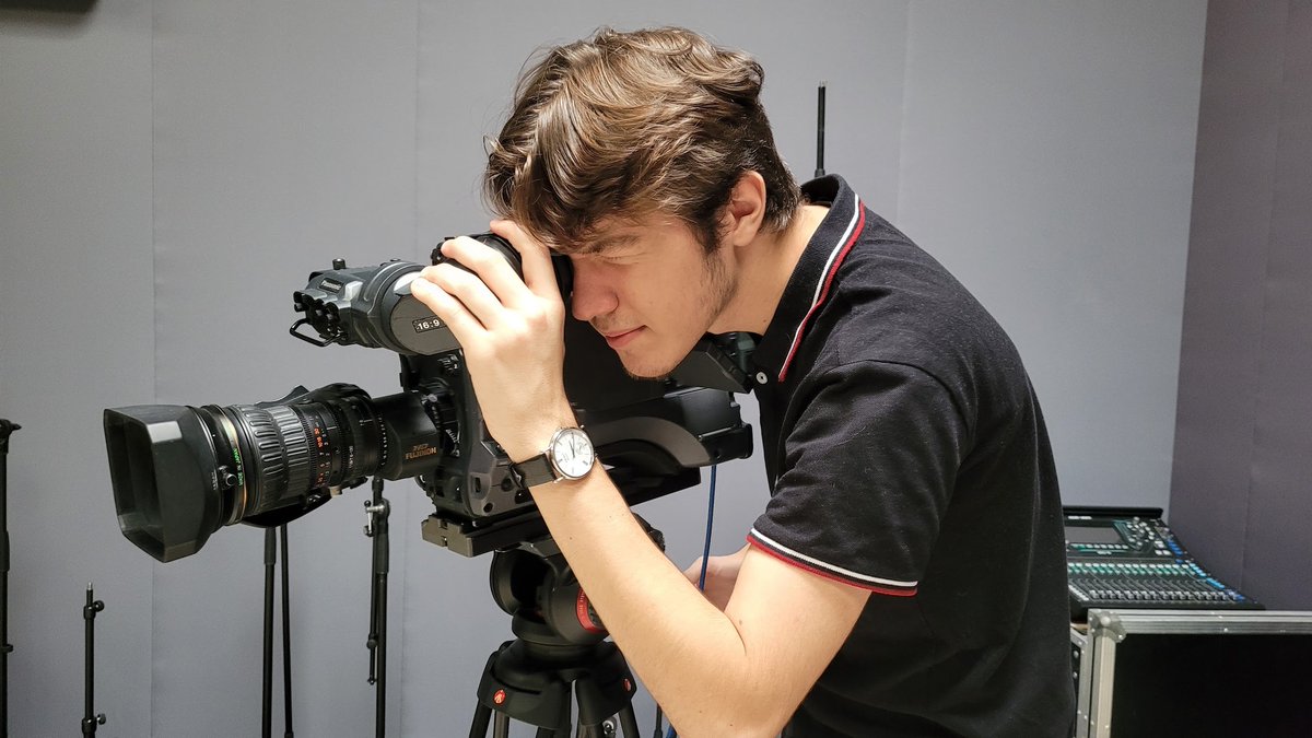 EFCAM_France's tweet photo. La rentrée bat son plein à l'EFCAM Centre ! 💼

Pendant que les étudiants en MAV2 reprennent leur marques avec le matériel de tournage, de captation et de réalisation, les MAV1 suivent leurs 1ers cours théoriques. 

Bonne rentrée à toutes et à tous ! https://t.co/sjx2qjtMLg