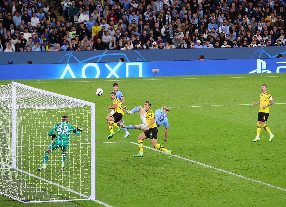 SonySportsNetwk's tweet image. Erling Haaland really went △ O X ▢ last night against #Dortmund 🎮

#Haaland #MCIBVB #UCL #ChampionsLeague #SonySportsNetwork