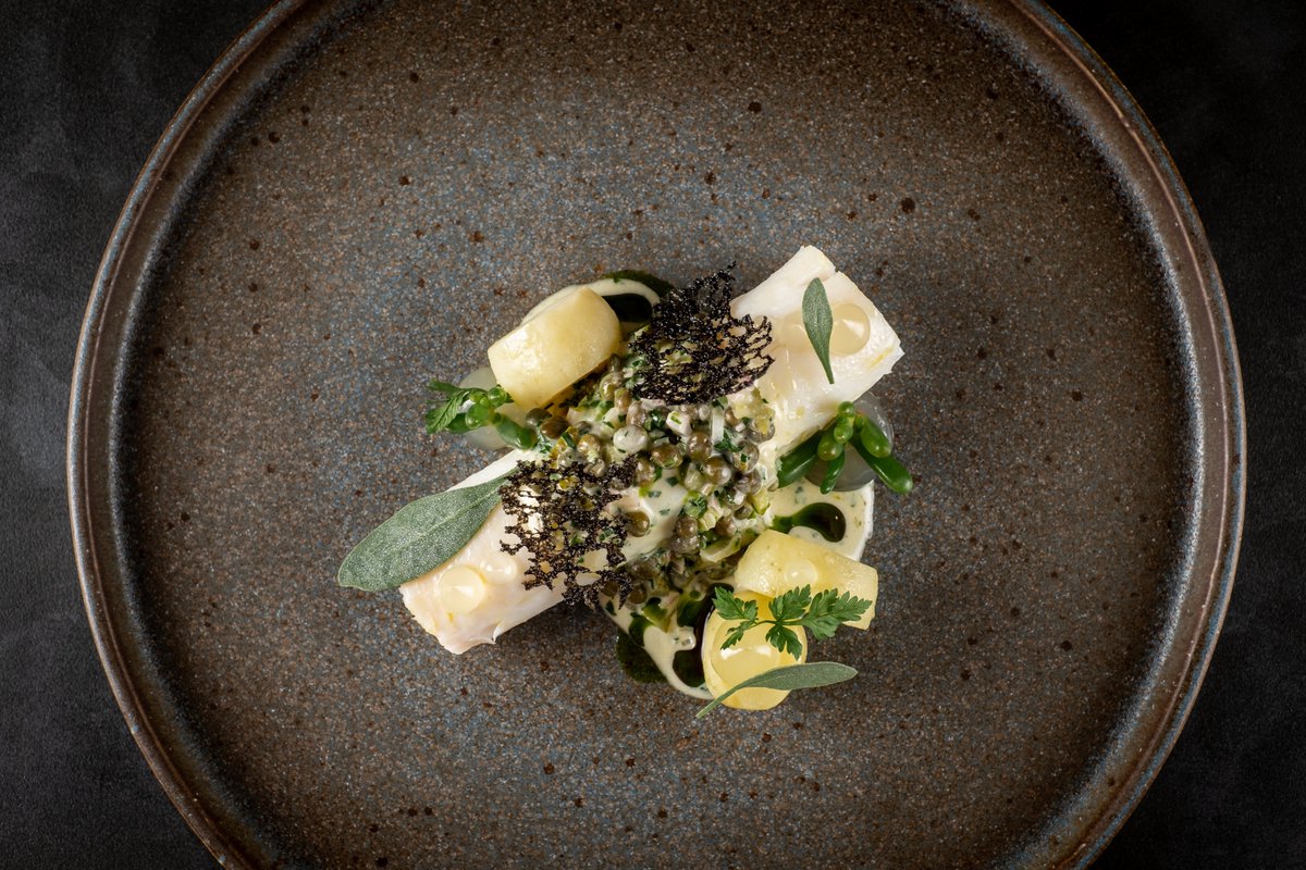 Lunch this weekend? How about Lemon Sole served with warm tartare sauce, Jersey Royals and lemon gel. Perfect with a chilled glass of Vinho Verde from Portugal's Vale do Homen.