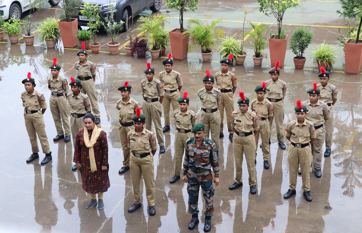 amroli10's tweet photo. Date : 15/09/2022, Thursday ; NCC Parade at J.Z.Shah Arts & H.P.Desai Commerce College Campus.
.
.
.
.
.
#amroli #amrolicollege #Bestcollege #Topcollege #JZShah #HPDesai #NCC #NCCUnit #NCCParade https://t.co/JLlRmShQE4