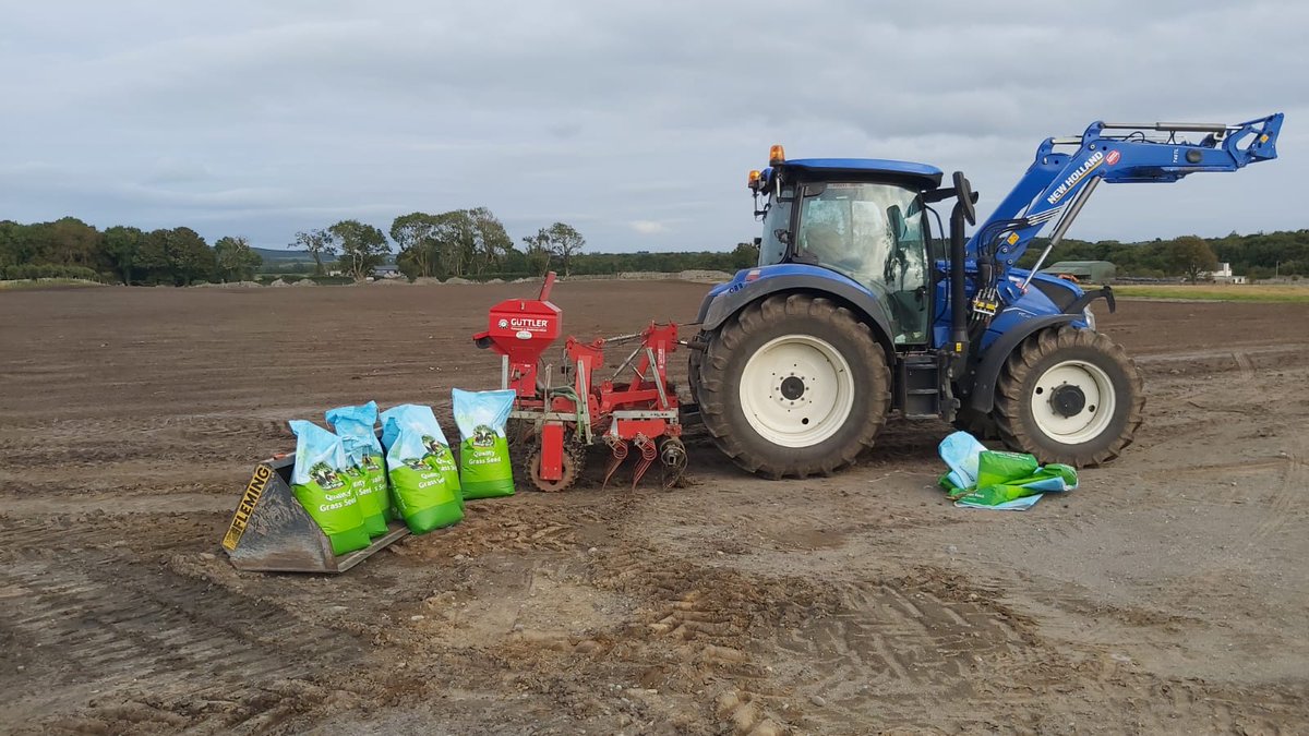 smgIRE's tweet photo. Last field for the year on Sinclair McGill monitor farm in Galway.

Super progress with Sinclair McGill mixtures Advance, Castlehill and Turbo. 
@MonaghanDonal 
@chancellorsmill 
@LGSeedsUK https://t.co/FTe21BBs8O