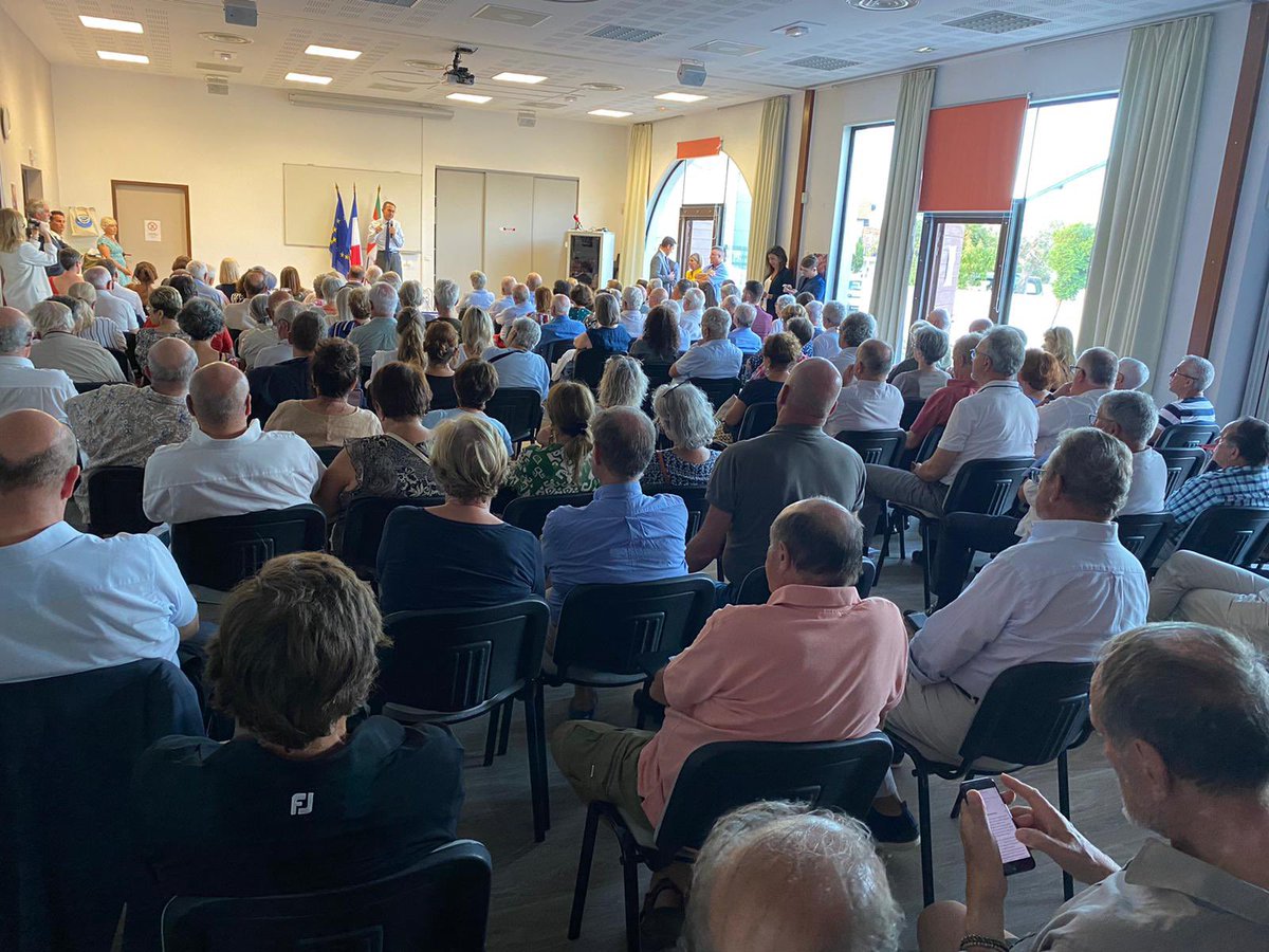 BrunoRetailleau's tweet photo. Magnifique réunion à #Biarritz hier soir. Merci pour votre accueil chaleureux et pour votre soutien ! #AvecRetailleau #LR

RDV ici : https://t.co/pd1g2UHbUa https://t.co/Zbv3Bg88mF