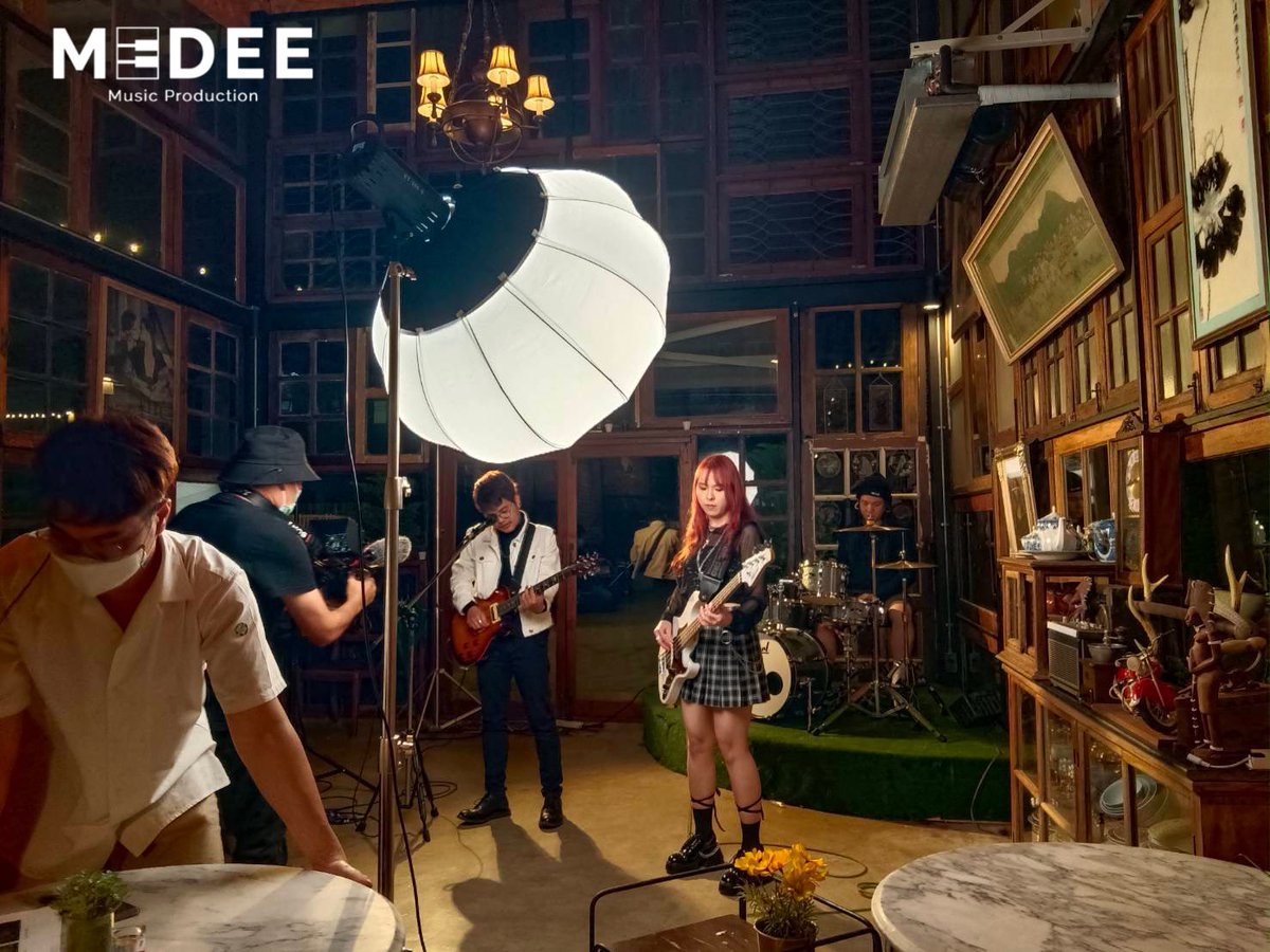 MedeeMusic's tweet photo. 📸 ภาพบรรยากาศกองถ่าย
 MV เพลง หมื่นคำถาม      
      MEDEE feat. @MinaCawaii 「 นำแสดงโดย Tuliprawita
     Panuwit Wongsawat 」

📍Location : Uptorunbar

ติดตามความเคลื่อนไหว Single นี้ได้ที่
https://t.co/qLjdWIypR0
#Medee #หมื่นคำถาม #MinaCawaii https://t.co/fO33CUuG3Y