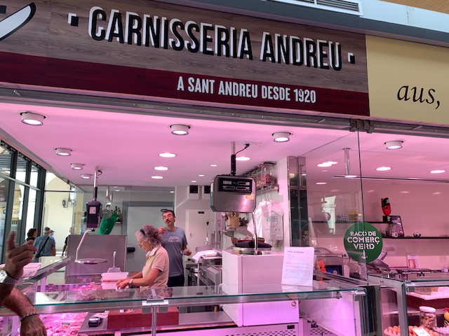 I per descomptat, el més important: aneu a comprar al mercat perquè els paradistes porten 5 anys esperant aquest moment ! Recolzem el nostre comerç de proximitat amb fets. <a href="/MercatsBCN/">Mercats de Barcelona</a> <a href="/EixSantAndreu/">Eix Sant Andreu</a> <a href="/BallarinMontseK/">Montserrat Ballarín /❤️</a> <a href="/jaumecollboni/">Jaume Collboni</a>