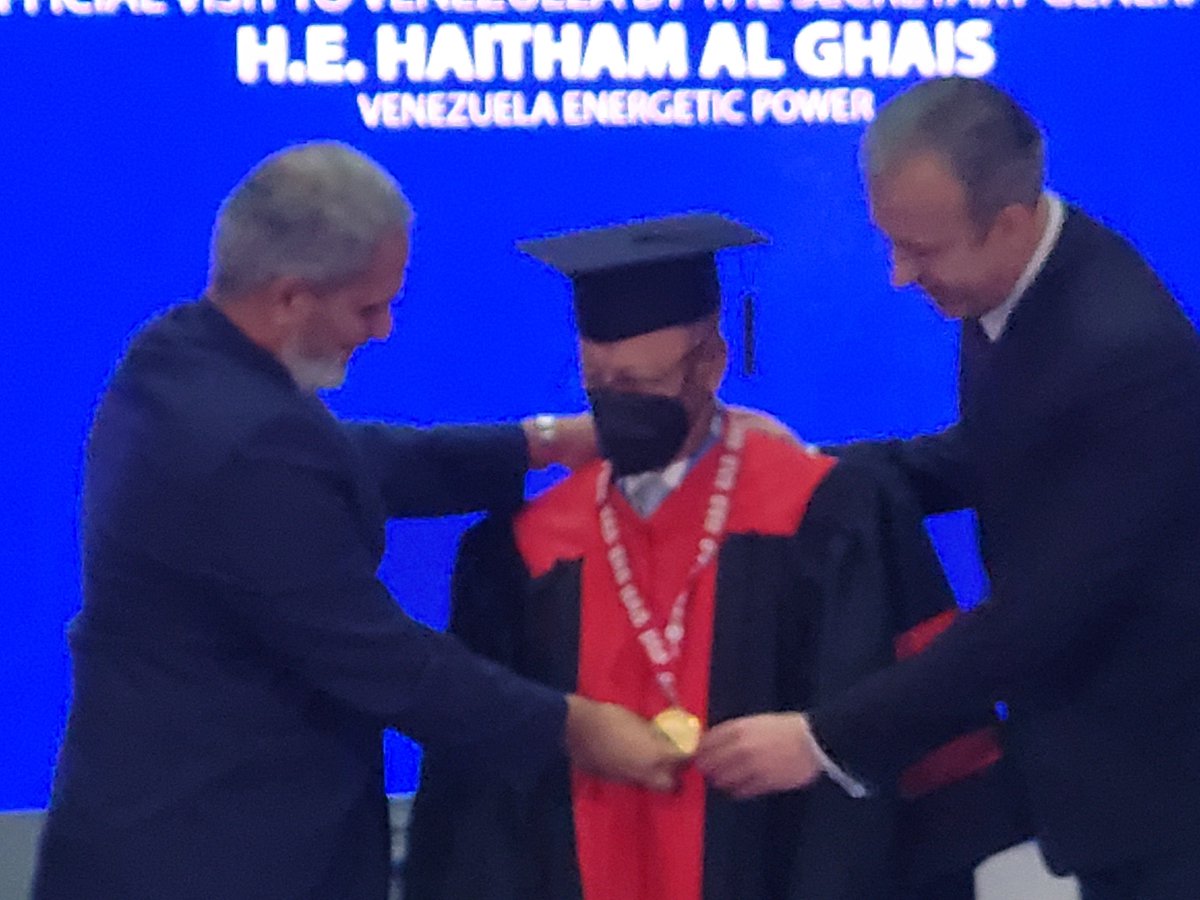 La UVH entrega el Doctorado Honoris Causa a Álvaro José Silva Calderón