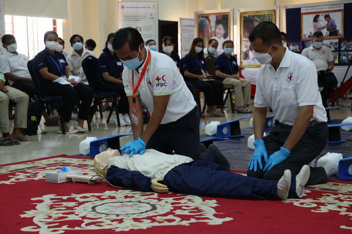 Cambodian_RC's tweet photo. #LIFELONGLEARNINGFIRSTAID!
Celebrated #WorldFirstAidDay2022!
Her.E. Chantinie, SecGen, expressed the usefulness of FA & First Aider adhered 4 principles: protecting/checking/call for attention/saving!
#CRCStrategy2030: A member of each family learnt FA!
https://t.co/FFAxTDa4KV https://t.co/Pw6dnwlHa0