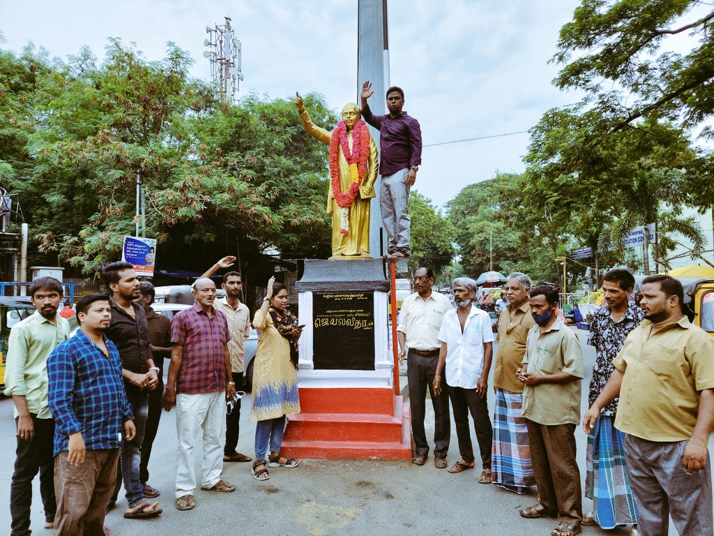 dvkchennai's tweet photo. அறிஞர் அண்ணாவின் பிறந்தநாளை ஒட்டி இராயப்பேட்டை அஜந்தா அருகில் உள்ள அண்ணா சிலைக்கு மாவட்ட செயலாளர் உமாபதி தலைமையில, இன்று காலை 9 மணிக்கு மாலை அணிவிக்கப்பட்டது....

#HBDAnna https://t.co/tcUR8EVfMB