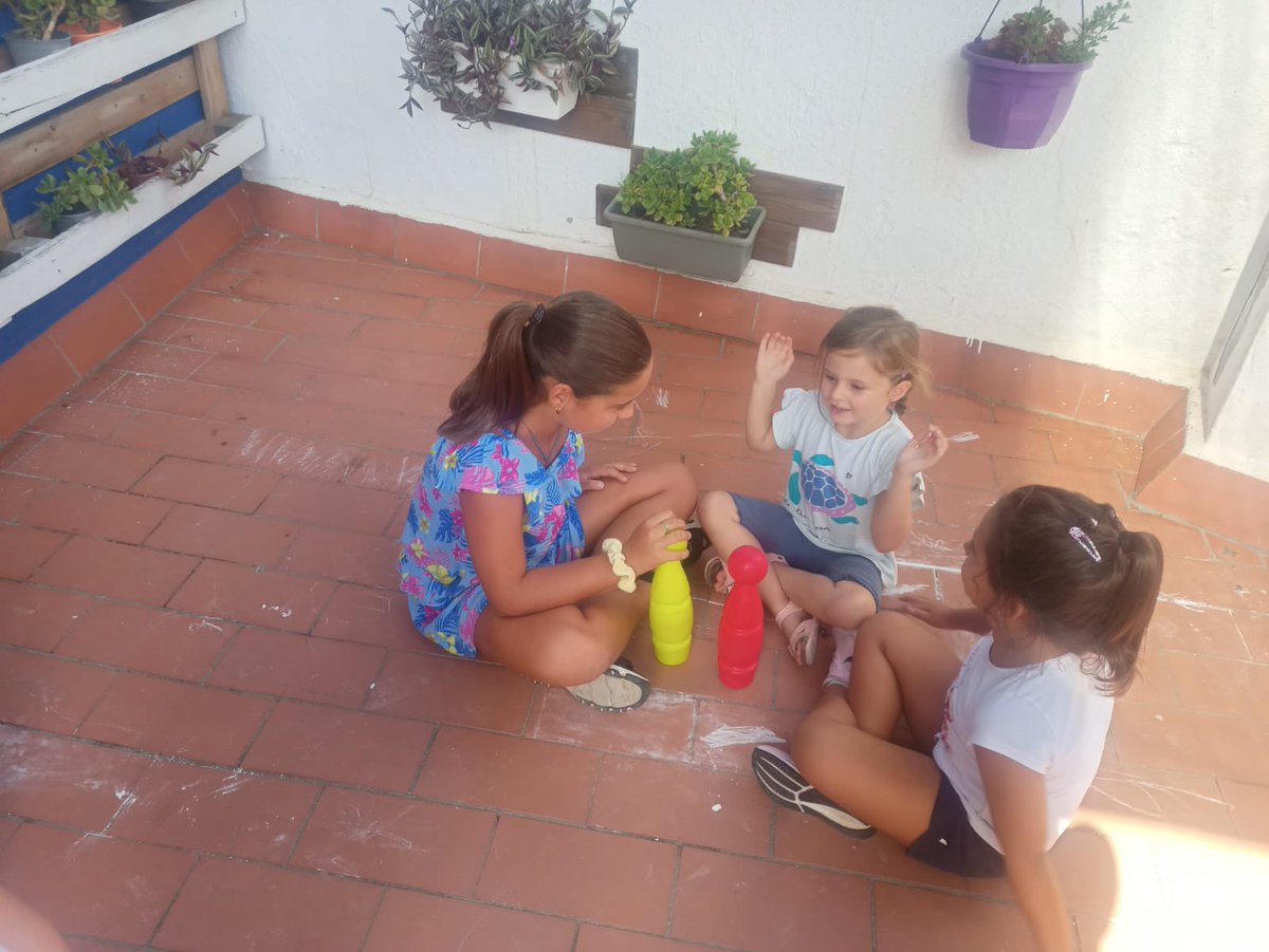 CEM1931's tweet photo. | INTERNIVELLS |
👏🏼 Padrins/es i fillols/es de 5è i P4!
🙌🏼 Quina il•lusió poder establir de nou vincles tan especials!❤️🤩
#internivells #padrins #fillols #infantil #primaria #somcem #centredestudismollet #joincem #avanCEM #escola #escolaconcertada #molletdelvalles https://t.co/rcPLAJMAxI