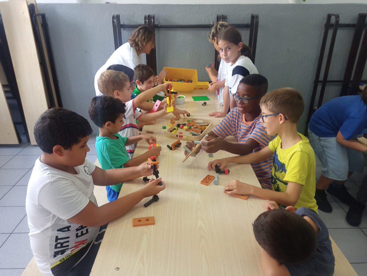 CEM1931's tweet photo. | INTERNIVELLS |
👏🏼 Padrins/es i fillols/es de 5è i P4!
🙌🏼 Quina il•lusió poder establir de nou vincles tan especials!❤️🤩
#internivells #padrins #fillols #infantil #primaria #somcem #centredestudismollet #joincem #avanCEM #escola #escolaconcertada #molletdelvalles https://t.co/rcPLAJMAxI