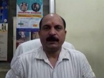 HJSKarnataka's tweet photo. Ghaziabad: Hindu doctor gets ‘#SarTanSeJuda’ threats for supporting Hindu organisations 

Hindus were murdered in Udaipur, Amravati, Bellare, Bhopal, etc. 

After how many more Hindus killing, will the Government wake up ?

https://t.co/Q6h1qbSTMY 

#KanhaiyaLal #NupurSharma https://t.co/5SLg8tic28