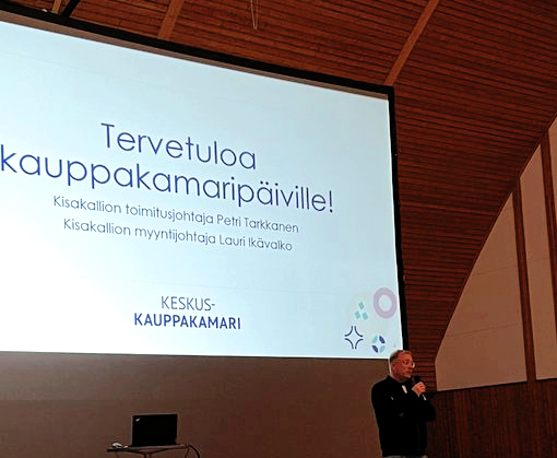 Kauppakamaripäivät 8.-9.9.2022 <a href="/kisakallio/">Kisakallio</a>: 
<a href="/K2LUK/">L-U Kauppakamari</a> toimitusjohtaja <a href="/KnaapinenTommi/">Tommi Knaapinen</a> kannustaa yrittäjiä hyödyntämään kauppakamarien palveluja. Kauppakamarista saa tukea yritystoimintaan. 
➡️Lue lisää #Ykköslohja: bit.ly/3qDeiJB
#Lansiuusima #KauppakamariHEL