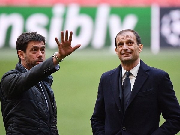 juveindonesia's tweet photo. #BOOMMMMM

Pasca kekalahan dari Benfica, dikabarkan ada ketegangan yg mengkhawatirkan di ruang ganti Juve. Besok pagi akan ada konfrontasi antara pemain, pelatih &amp; manajemen. Situasi di Juventus semakin rumit, tidak hanya ada perpecahan di ruang ganti, tetapi juga di manajemen. https://t.co/FO6bSvTUhb