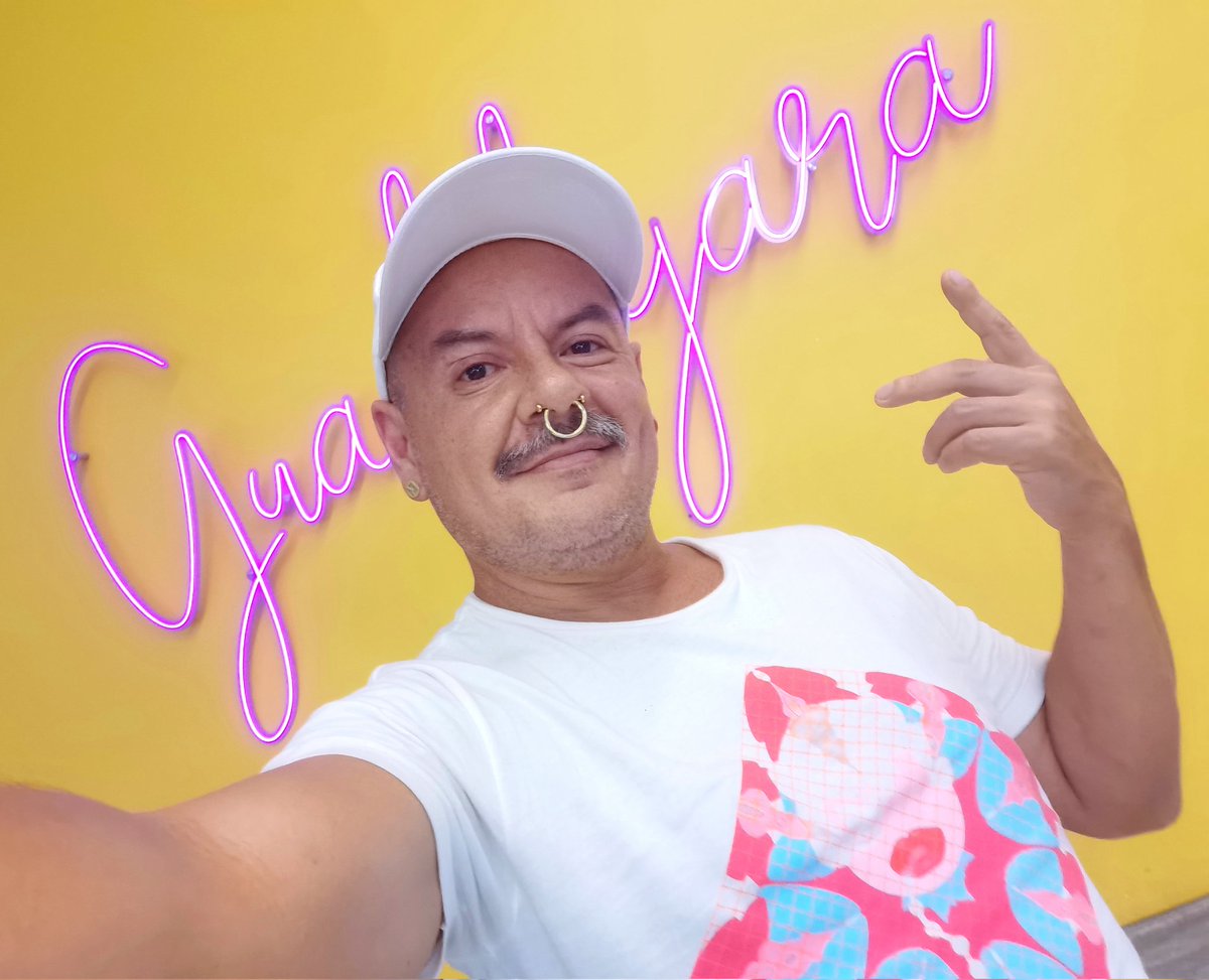 hectorbelloc's tweet photo. [Studs Syrup]

Una vuelta con sabor tapatío y de pasta neón, desde mi perla natal les mando salud's... 

#hectorbelloc.com

#hierbabuena #tshirts #acidcolors #lovetool  #jewelry #goldandsilver #silverdaddy #queerartist #gayart #syrup #jarabe #guadalajara #diseñomexicano https://t.co/ArBPOkJEBM
