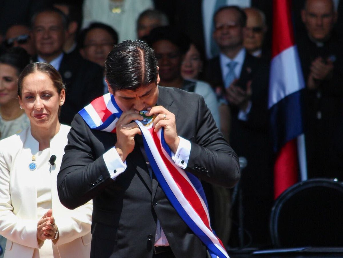 Abro nuevamente mini hilo de cosas de Costa que siempre voy tener en un rincón de mi alma y memoria y porque feliz día de la independencia