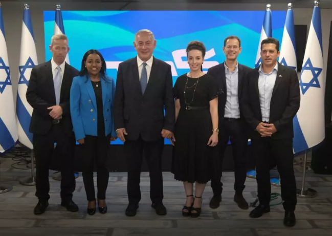 IsraelHayomEng's tweet photo. Likud presents final Knesset list, includes Yamina defectors Silman, Chikli https://t.co/7R4XqlFBUq
(Photo: Likud)
#Netanyahu #Likud #Israel #elections #Yamina #Bennett #Lapid https://t.co/EIY1llKJIz