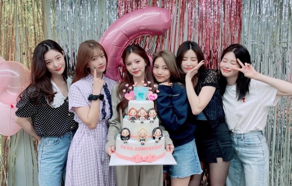 Pocketdol Studio announced that DIA's exclusive contract with the agency will be expired on Sept 17th, 2022.

The final performance on music show is also cancelled following Chaeyeon's injury.

🔗 n.news.naver.com/entertain/arti…

#다이아 #DIA <a href="/dia_official/">다이아 DIA</a>