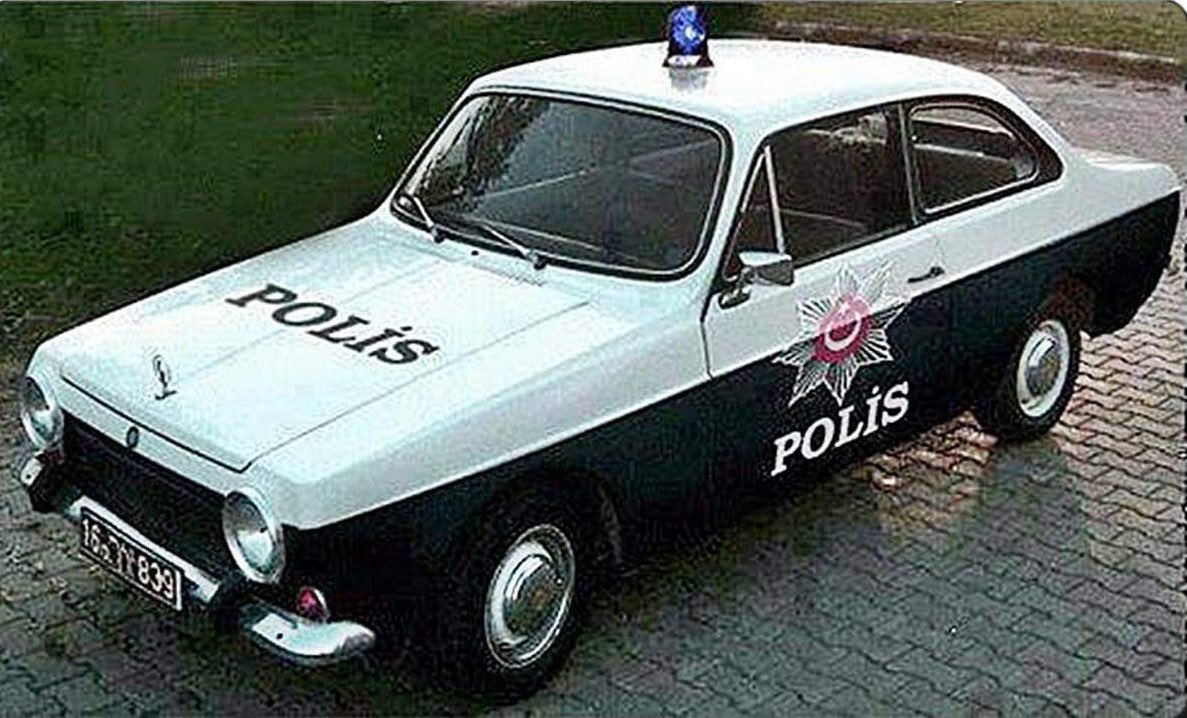 70'li yıllarda kullanılan 'Anadol' marka polis arabası 🚓

#tbt
#polis
#tarihtepolis