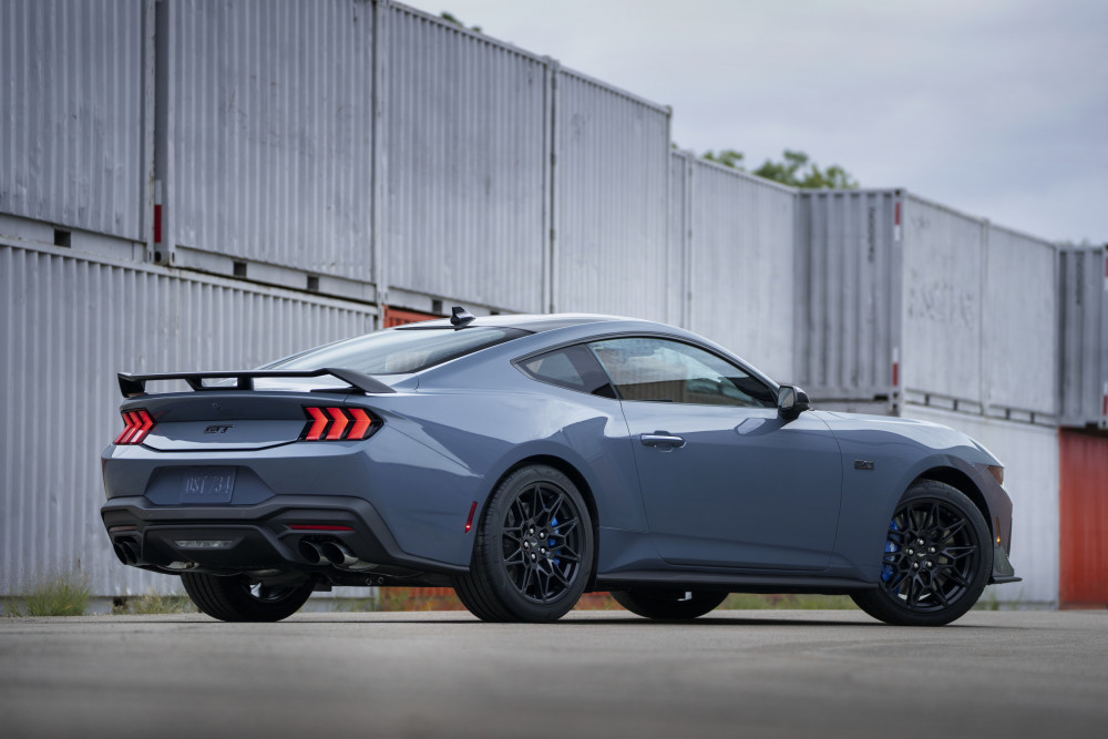 FordSverige's tweet photo. Ford offentliggör nya Ford Mustang – mer prestanda och bättre digitala lösningar https://t.co/DXF27iUcF7 https://t.co/K7HakxlNNJ
