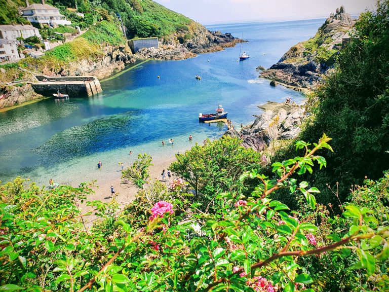 Polperro in Cornwall is a picturesque place to visit and also great for coastal walks. As a bonus there are some fantastic places serving seafood.  

rjontour.com/cornwall/polpe… #earlybiz #travelbloggers #Cornwall