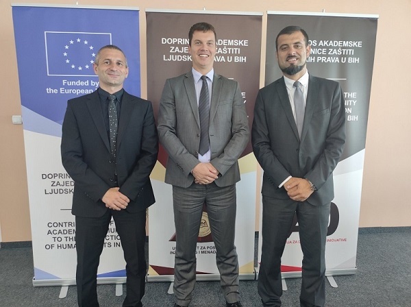 UniversityPEM's tweet photo. U Istočnom Sarajevu održano je prvo predstavljanje Izveštaja o borbi za ljduska prava u 🇧🇦izrađenog u sklopu CAHR projekta, a uz finansijsku podršku 🇪🇺. Poštovanje ljudskog prava na slobodu mišljenja i izražavanja, mirnog okupljanja i slobodu kretanja. 
@euresurs
#humanrights https://t.co/10avoMngjA