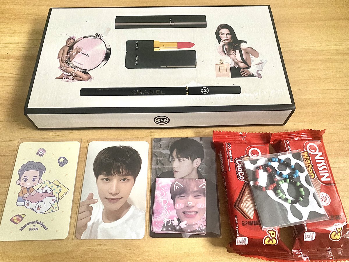 alwayspmh's tweet photo. 💌 — from : @_0157nj 

tysm!! taeil and kun arrived safely. kinilig ako sa stickers and yung wafers, kinain ko agad hahaha till next budol po!! 💚

#njfeedbacks https://t.co/teEzFciJt1