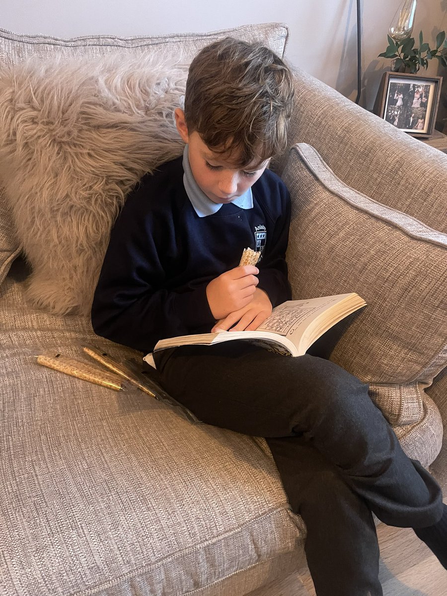 bernisha's tweet photo. @AnlabyPS Pancakes and a book is the breakfast vibe for Elliot this morning! The best way to start the day πππ₯. #breakfastreading #bookworm #tomgates #teamwalliams #year5 #startthedaywell https://t.co/mA2C1JSTGc